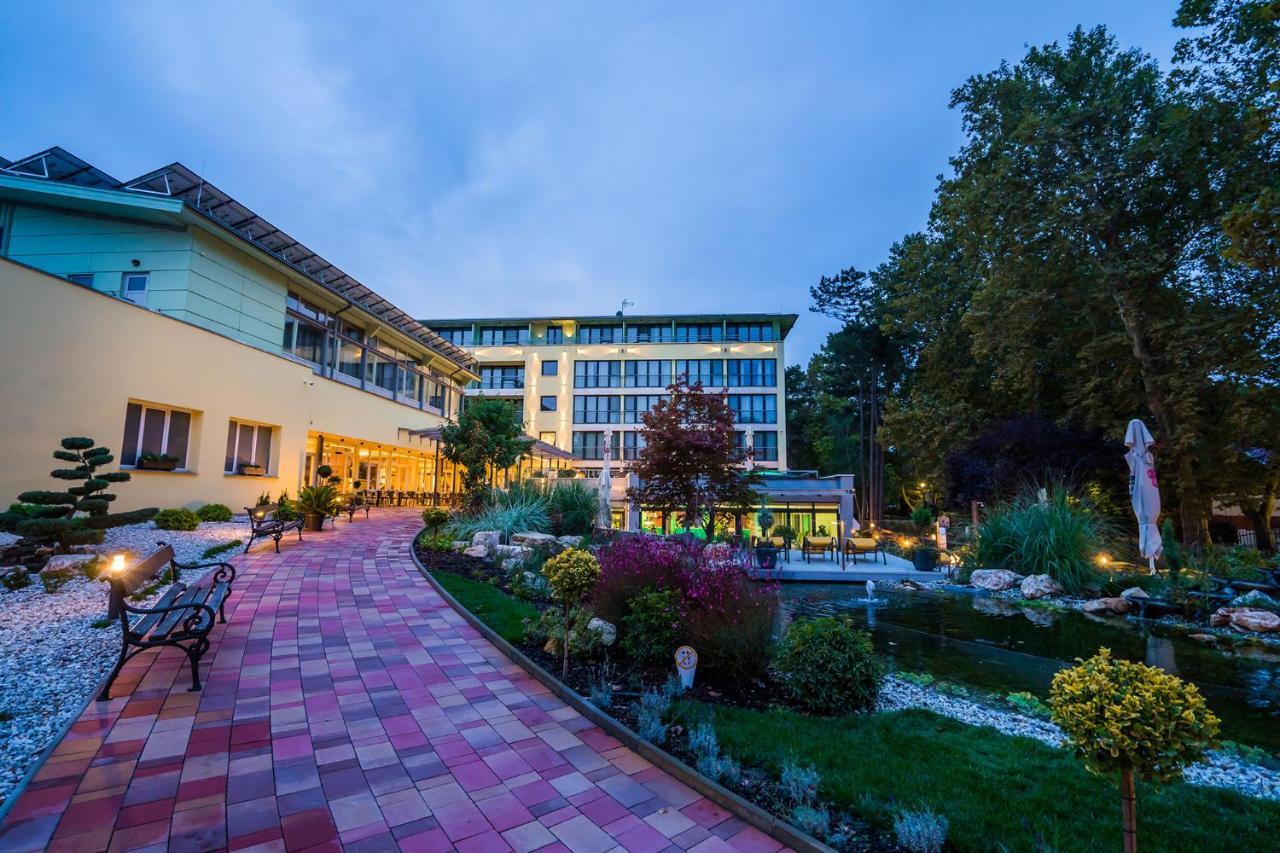 Sungarden Wellness Hotel Siófok Buitenkant foto